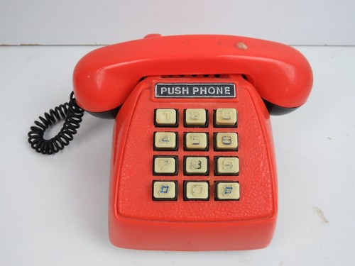 Vecchio telefono giocattolo - vecchio, a