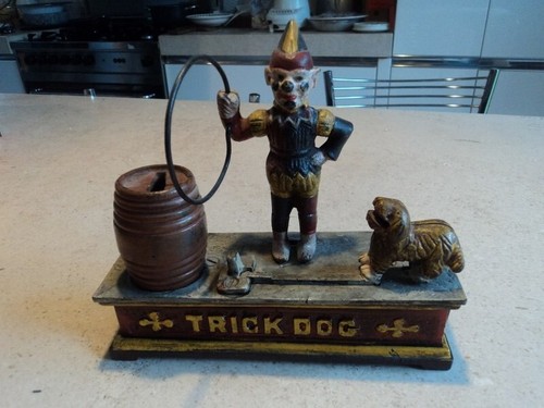 Trick dog vecchio salvadanaio