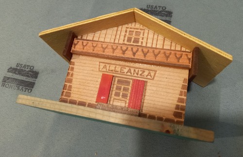Vecchio salvadanaio vintage - vecchio,